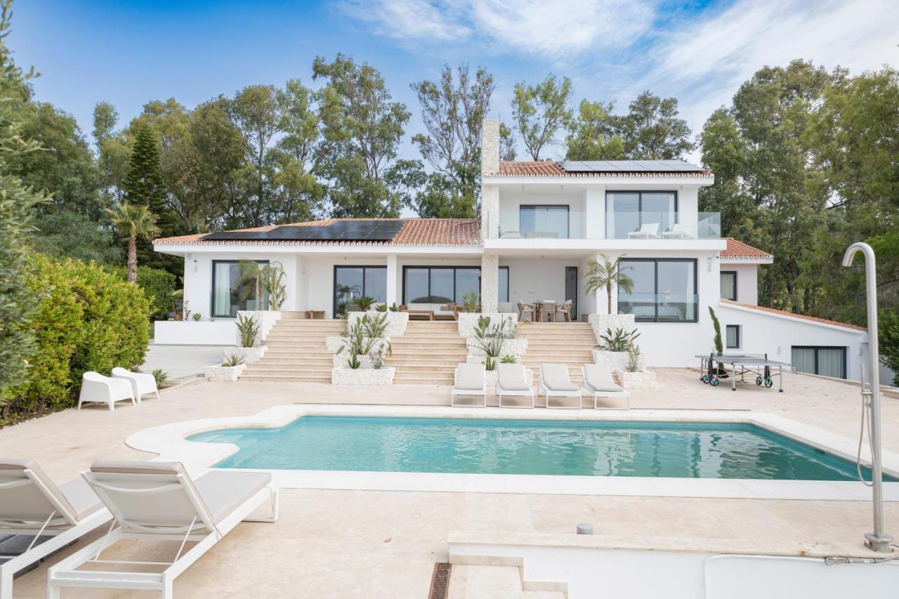 Large 5 Bedroom With Heated Pool + Sea Views Villa Marbella