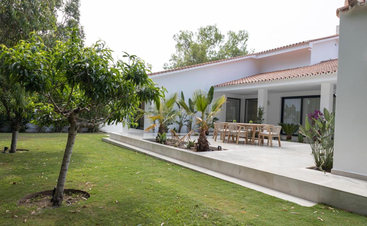 Large 5 Bedroom With Heated Pool + Sea Views *