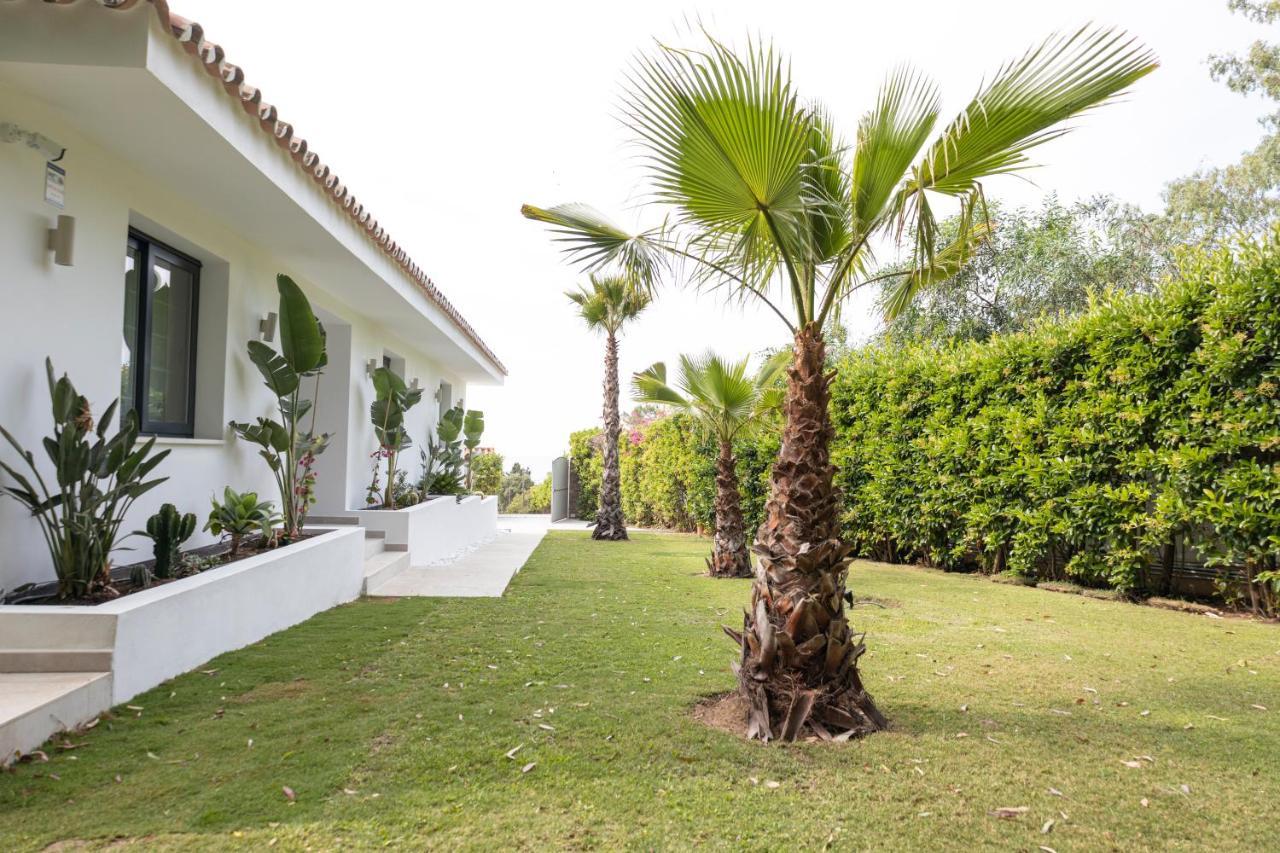 Large 5 Bedroom With Heated Pool + Sea Views Villa Marbella