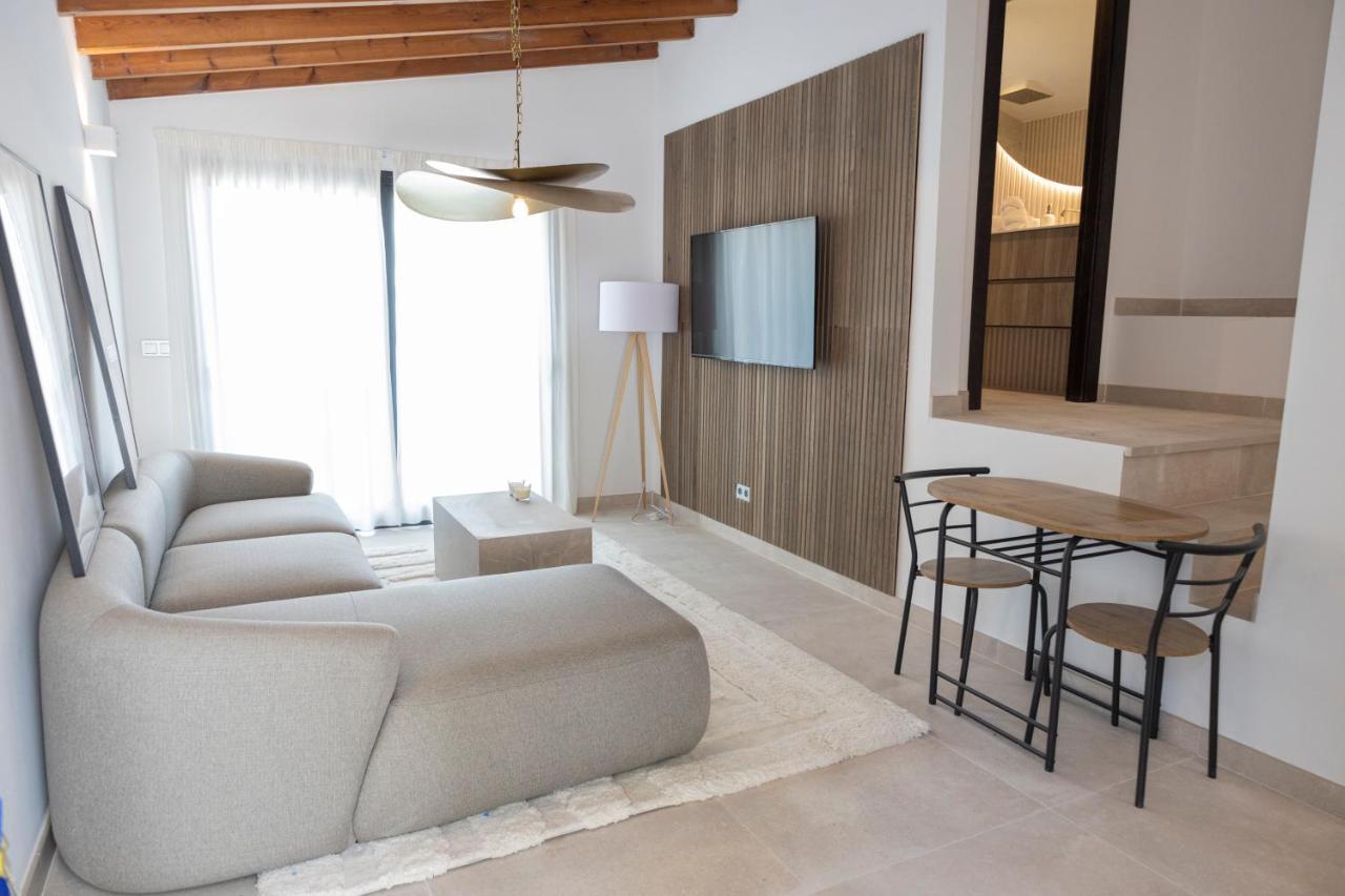 Villa Large 5 Bedroom With Heated Pool + Sea Views Marbella