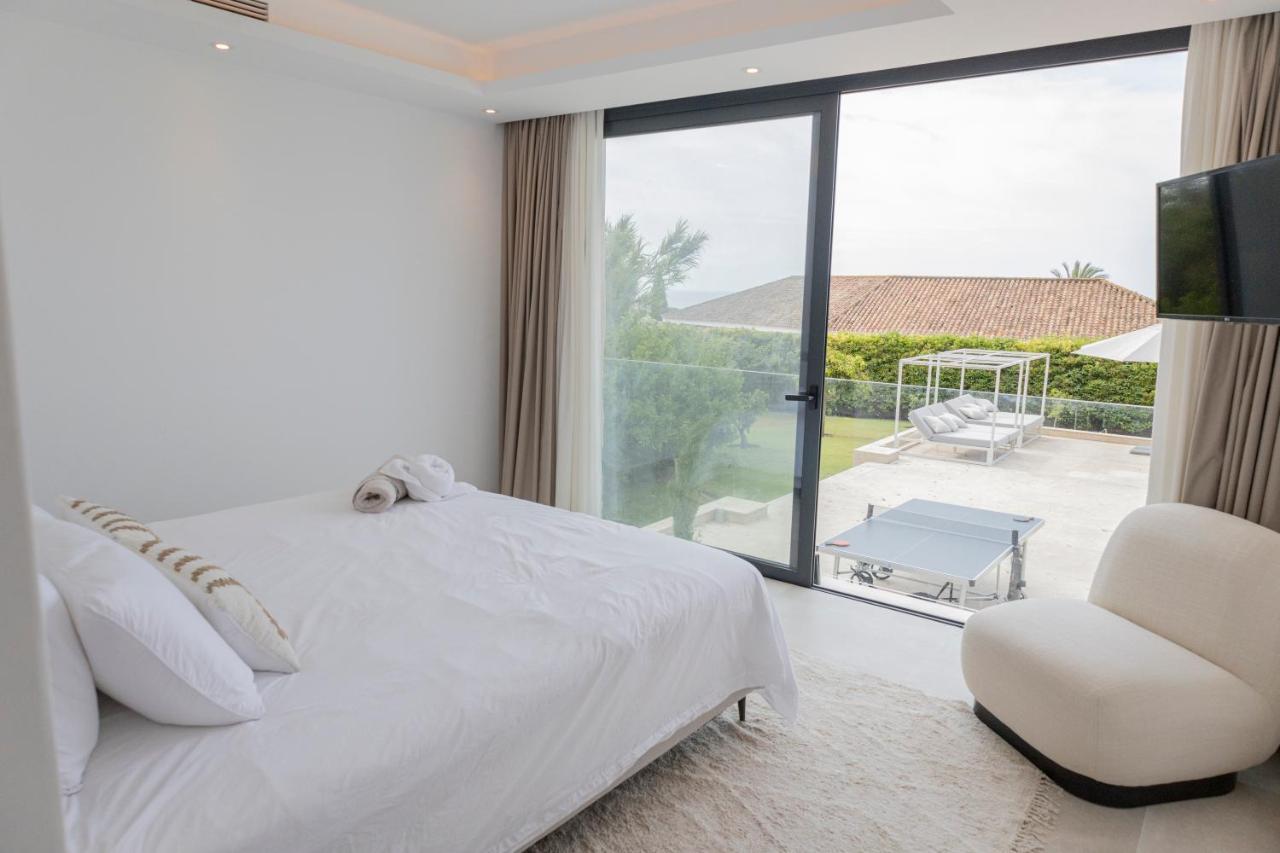 Large 5 Bedroom With Heated Pool + Sea Views Villa *