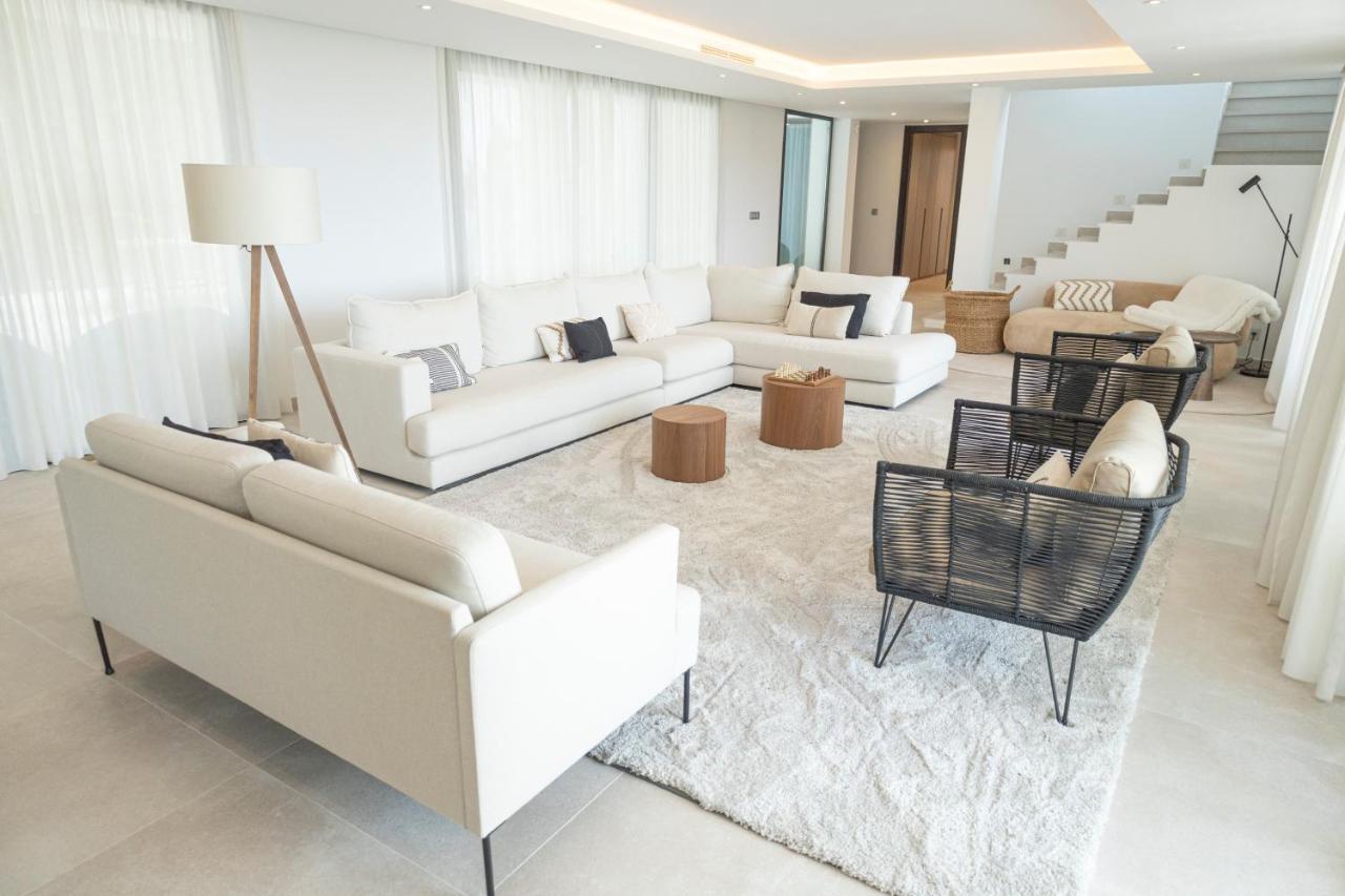 Large 5 Bedroom With Heated Pool + Sea Views Villa Marbella