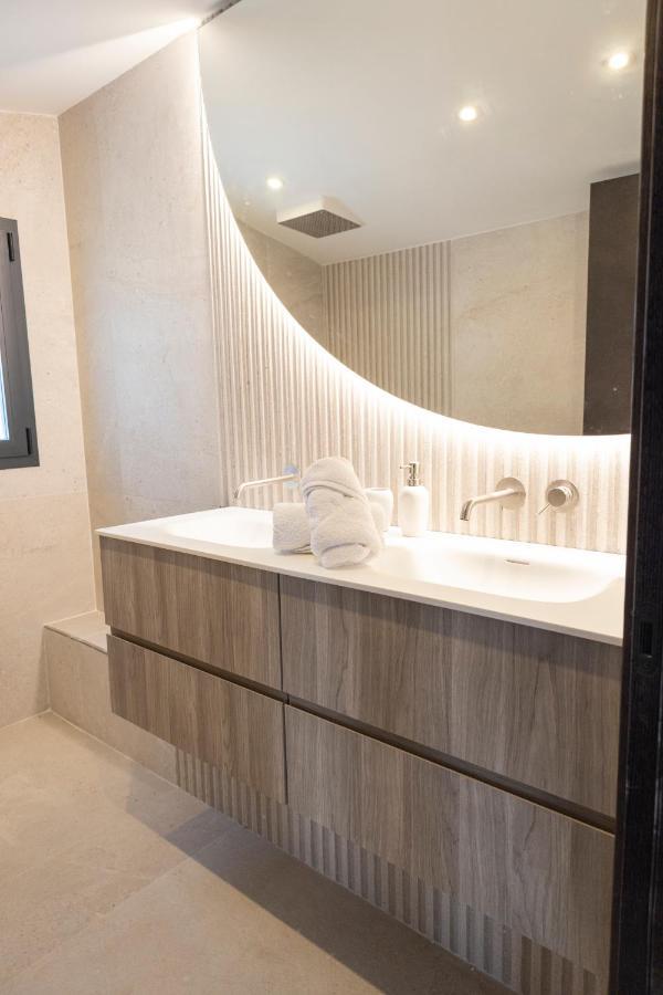 Large 5 Bedroom With Heated Pool + Sea Views Villa Marbella