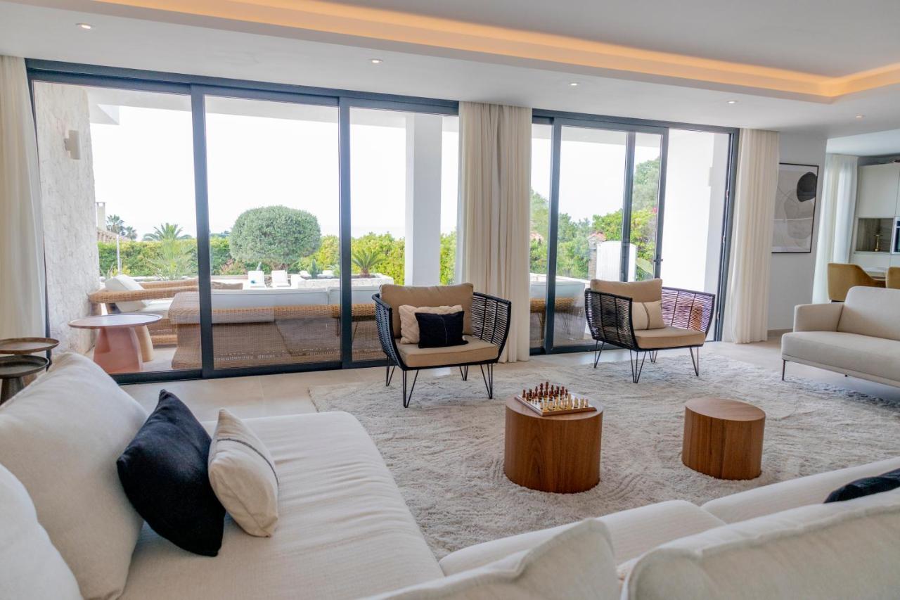 Large 5 Bedroom With Heated Pool + Sea Views Villa