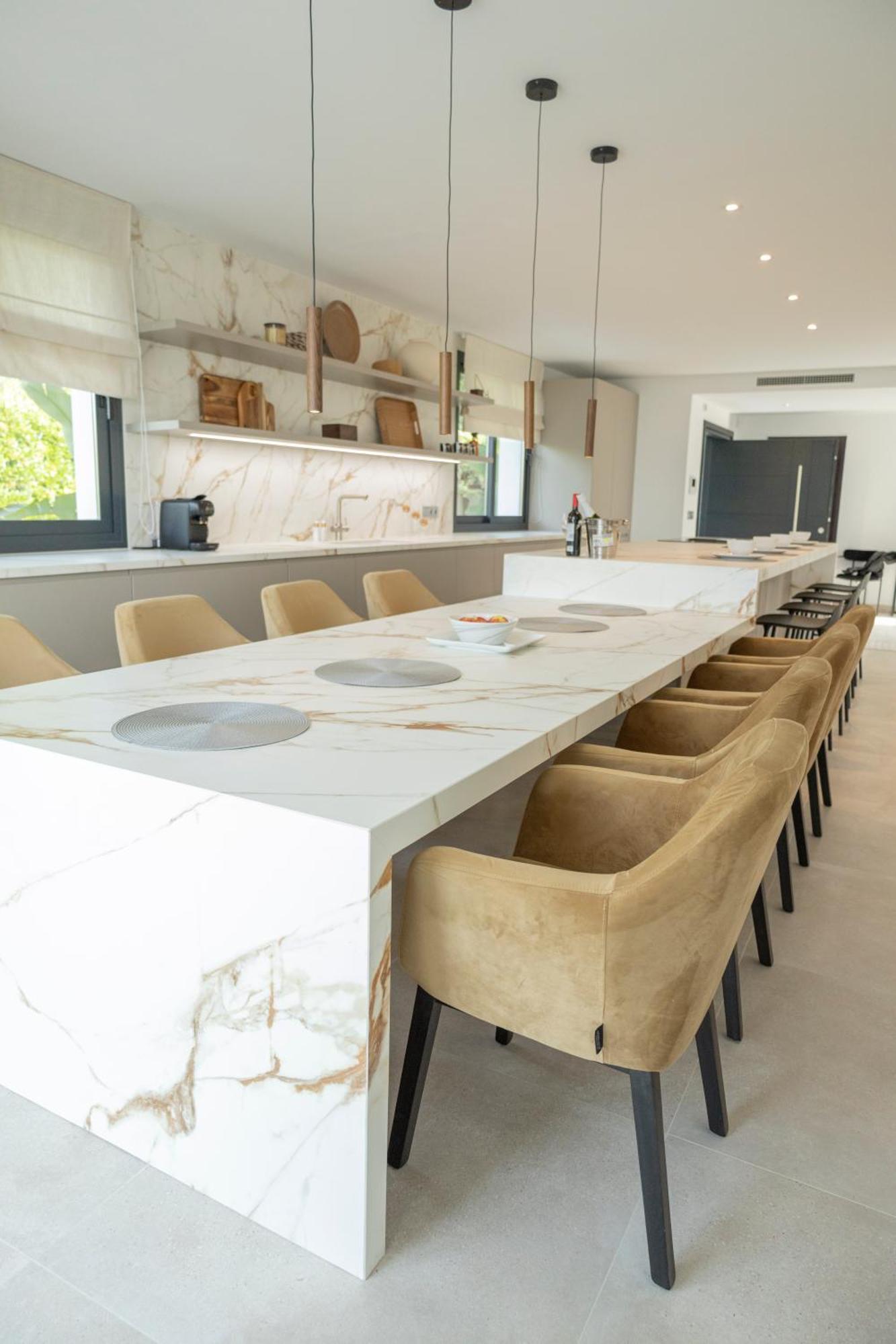 Large 5 Bedroom With Heated Pool + Sea Views Villa Marbella